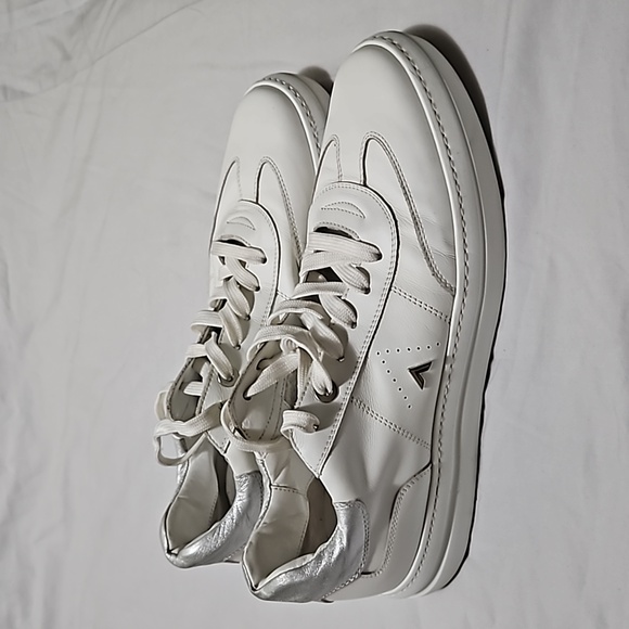 Ed Parrish white trainers. - Picture 2 of 8